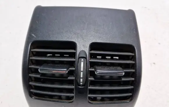 Rear air vent grill