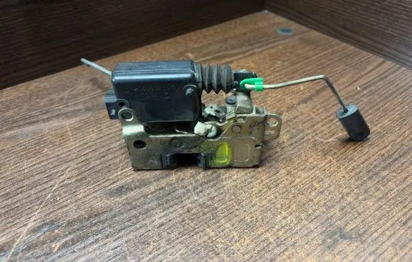 Iveco Daily 3rd gen Front door lock 500314258 5801352922
