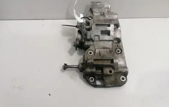 BMW 5 F10 F11 Generator/alternator bracket 8506863