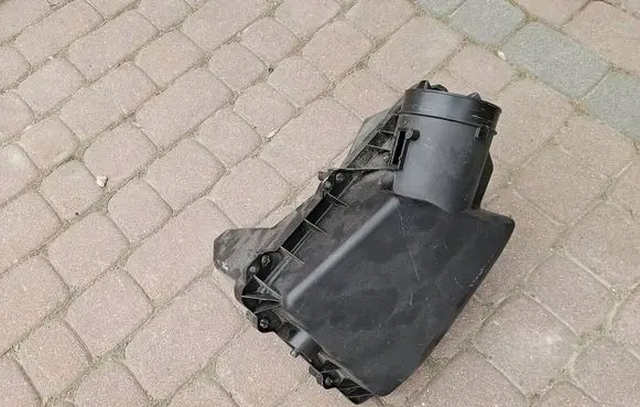 Opel Insignia B Air filter box cover 84012683