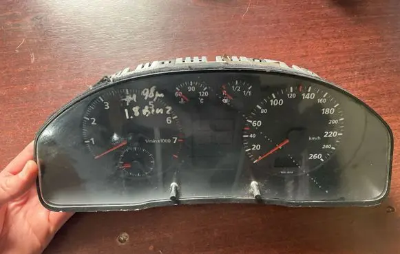 Audi A4 S4 B5 8D Speedometer (instrument cluster) 8D9919033C