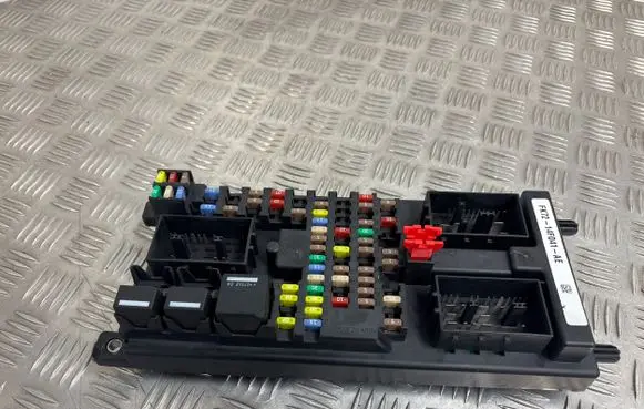 Land Rover Discovery Sport Fuse module FK7214F041AE FK7214F041