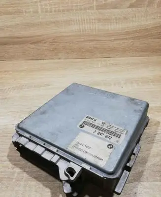 BMW 5 E39 Engine control unit/module ECU 2247072 0281001373