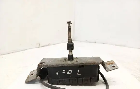 Volvo V70 Headlight wiper motor 8620959