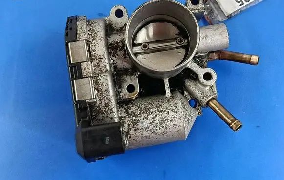 Volkswagen Polo Throttle body valve 030133062C
