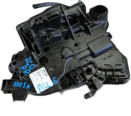 Volkswagen Polo VI Front door lock