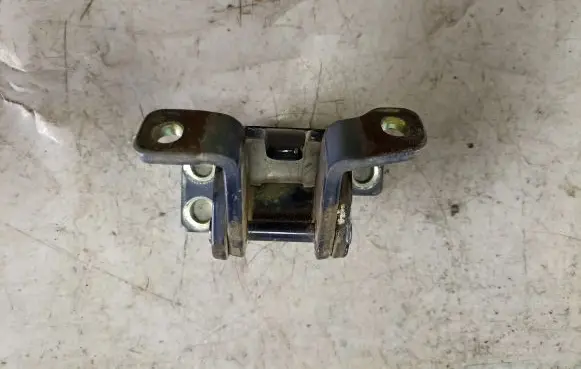 Suzuki Grand Vitara I Rear door upper hinge