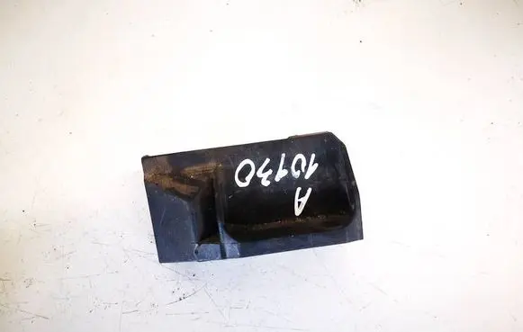 BMW 7 E65 E66 Radiator mount bracket 7508017
