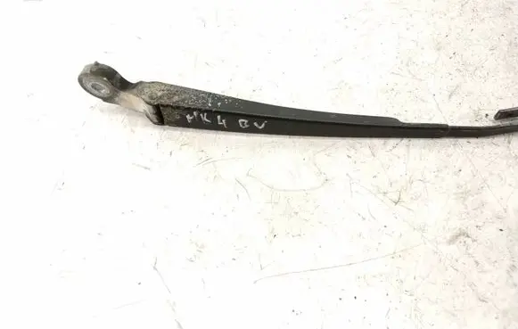 Rear wiper blade arm