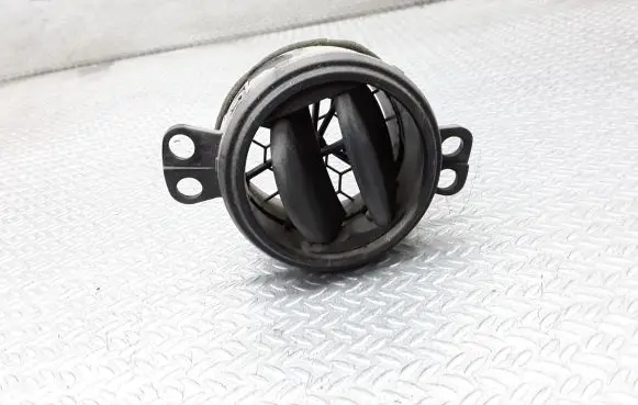 Toyota Yaris Dash center air vent grill