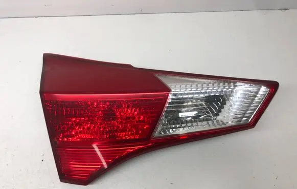 Toyota RAV 4 (XA40) Tailgate rear/tail lights