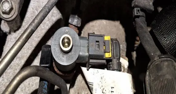 Opel Insignia A Fuel injector 0445110423