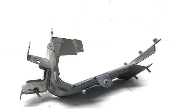 Audi Q7 4M Fender mounting bracket 4M0821132G 4M0821132