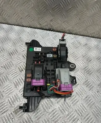 Opel Insignia A Fuse module 13277318 21541815009