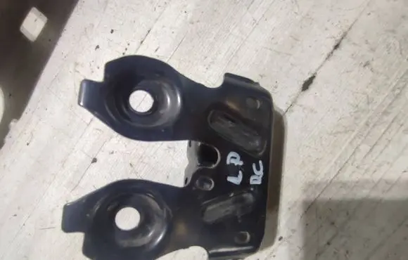 Lexus RC Sway bar bush bracket, front 