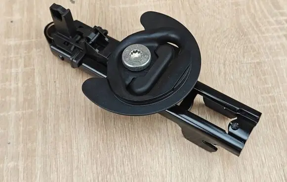 Audi A6 C7 Seat belt adjustment motor 8T8857833
