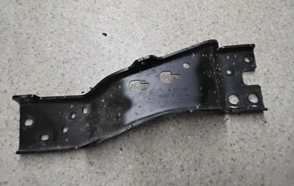 BMW X1 U11 Radiator support slam panel bracket 8737260