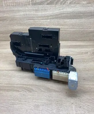 Mercedes-Benz C W204 Fuse module 2049005601 2049011901