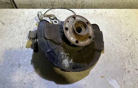 Volvo S60 Front wheel hub
