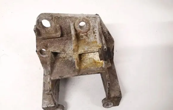 Ford Fiesta Engine mount bracket 96fb7m125af 96fb-7m125-af