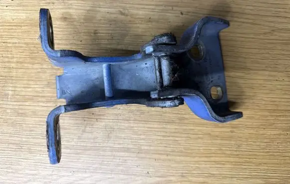 Opel Vivaro Front door upper hinge GM66380