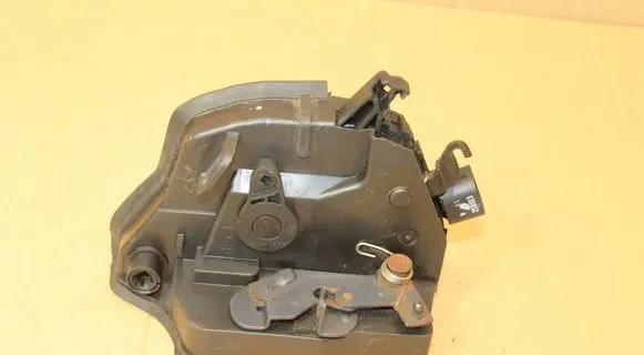 BMW X5 E53 Front door lock 8402538