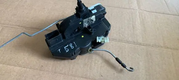 Opel Insignia A Front door lock