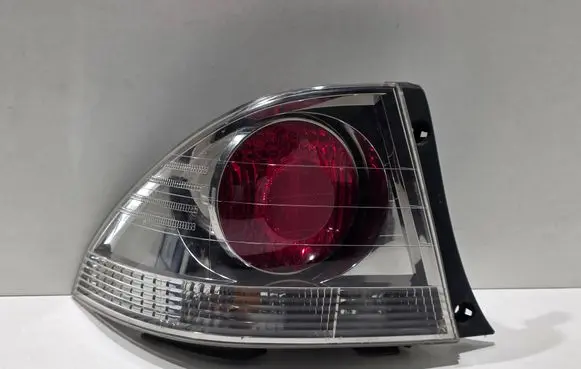Lexus IS 200-300 Rear/tail lights 81561-53011