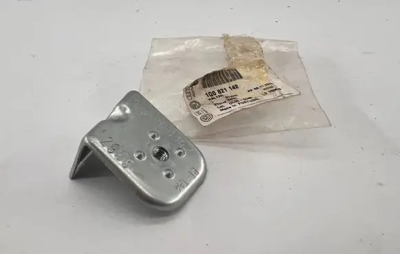 Volkswagen Eos Fender mounting bracket 1Q0821142 DL050440 PP08112005