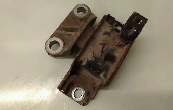 Opel Corsa D Engine mount bracket 968646740
