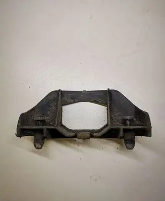 Mercedes-Benz R W251 Fender mounting bracket A2516900021