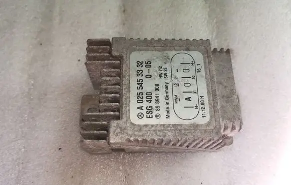 Mercedes-Benz Vaneo W414 Coolant fan relay A0255453332