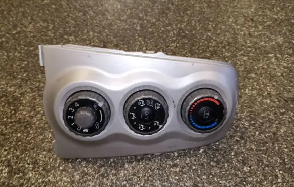 Toyota Yaris Climate control unit 554060D190
