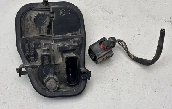 Audi A6 S6 C6 4F Tail light bulb cover holder 4F9945222B 89037058 89036915