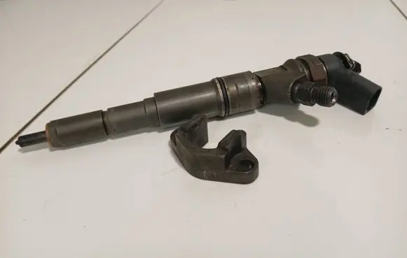 BMW 5 E60 E61 Fuel injector 0445110216 7793836