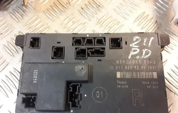 Mercedes-Benz E W211 Door control unit/module 2118208285 A2118208285