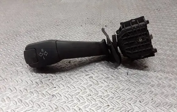BMW 5 E39 Indicator stalk 8352172 01100410