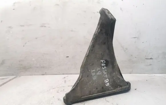 Volkswagen PASSAT B5 Engine mounting bracket 8D0199308
