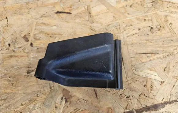 Toyota Prius+ (ZVW40) Wiper trim 5581047010