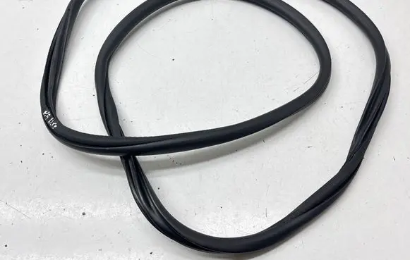 Peugeot 5008 II Rear door rubber seal (on body) 9812586680