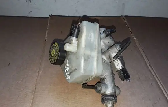 Mercedes-Benz C W203 Master brake cylinder A2034300002