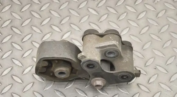 Mazda 3 II Engine mount bracket KD62