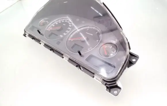Volvo V70 Speedometer (instrument cluster) 8673802 8673262 8602764
