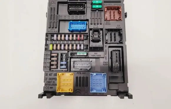 Citroen Berlingo Fuse module 9845141280