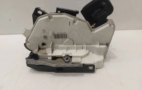 Volkswagen Golf VII Rear door lock 5K4839015R