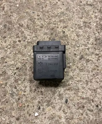 BMW 5 E39 Glow plug pre-heat relay 2246919 72RB510