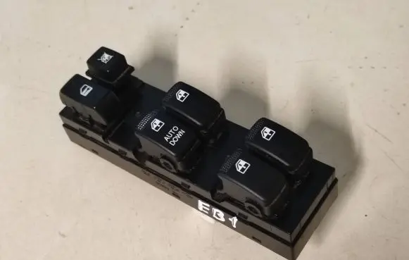 Hyundai Tucson JM Electric window control switch
