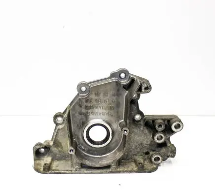 Volkswagen Jetta VI Other engine bay part 04E103153B