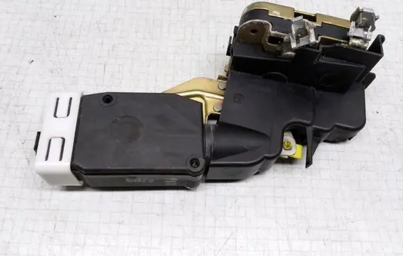 Mitsubishi Space Star Front door lock