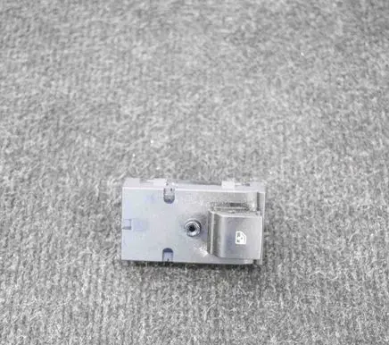 Opel Zafira C Electric window control switch 13301888